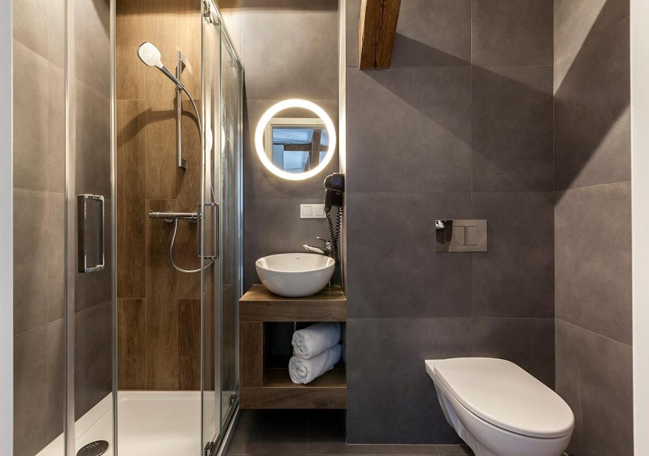 Cinema Apartment *